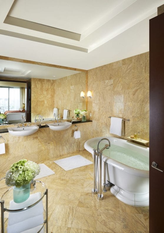 Miami Suite Brickell Yellow Triana marble bathroom - Baño de mármol Amarillo Triana de la Suite Brickell en Miami